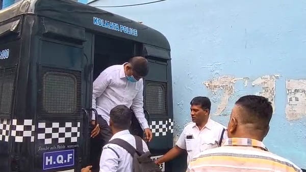 কেন হিসাব রক্ষকদের তলব