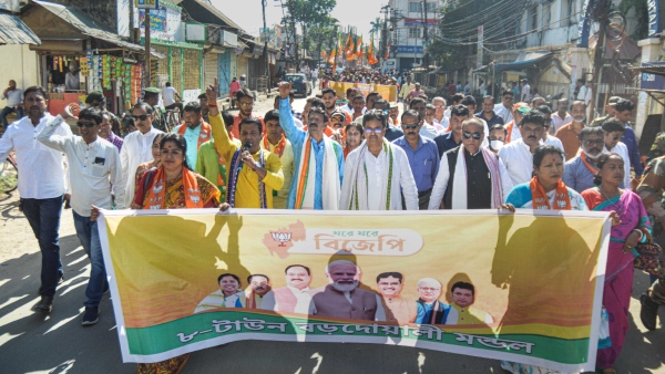 বিধানসভা ভোটের আগে ‘ঘরে ঘরে বিজেপি’! নয়া কর্মসূচি নিয়ে দুয়ারে হাজির হবেন নেতারা বিধানসভা ভোটের আগে ‘ঘরে ঘরে বিজেপি’! নয়া কর্মসূচি নিয়ে দুয়ারে হাজির হবেন নেতারা