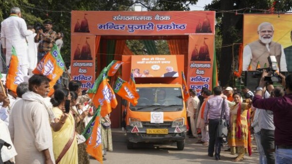 সোশ্যাল মিডিয়াতে ভাইরাল 