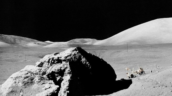 বরফের পৃষ্ঠের নীচে তরল জলের মহাসাগর 