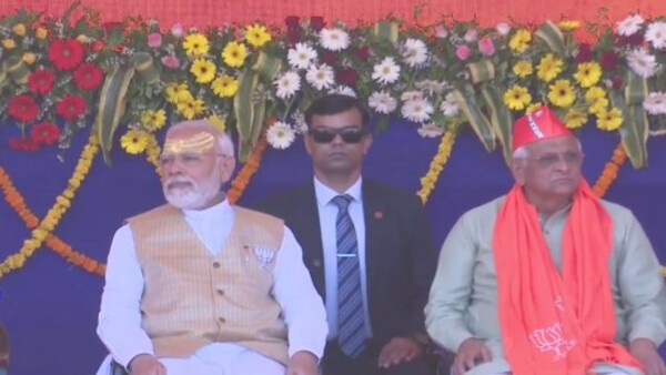 কাজের হিসেব দিতে তিনি এসেছেন কাজের হিসেব দিতে তিনি এসেছেন