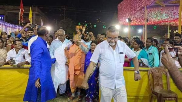 শান্তিপুরের রাস যাত্রা এবার বরানগরে, কৃষ্ণপ্রেমে মেতেছে নগরী 