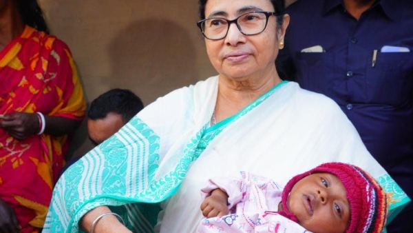 আদিবাসী গ্রামে মমতা