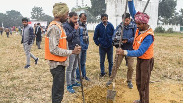 মসজিদ সংলগ্ন জমিতে উন্নয়নমূলক কাজ