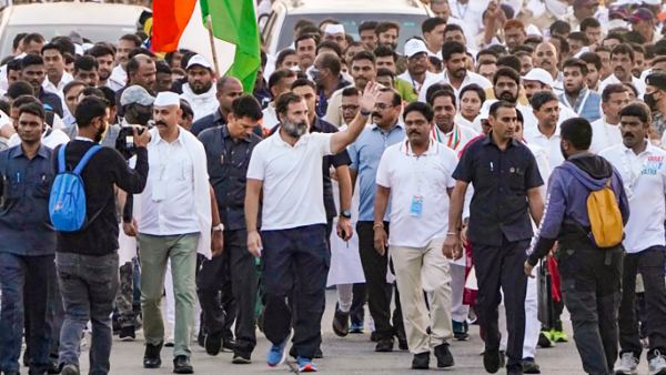 ভিন্ন অভিব্যক্তি ভিন্ন অভিব্যক্তি