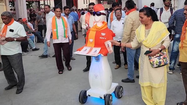 বাড়ি বাড়ি প্রচারেও কাজে লাগানো হবে 