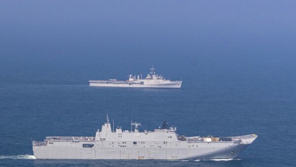 নাইজেরিয়ায় ৮০ দিনের বেশি আটক ১৬ জন ভারতীয়-সহ ২৬ জন নাবিক! আমাদের বাঁচান আবেদন প্রধানমন্ত্রীর কাছে নাইজেরিয়ায় ৮০ দিনের বেশি আটক ১৬ জন ভারতীয়-সহ ২৬ জন নাবিক! আমাদের বাঁচান আবেদন প্রধানমন্ত্রীর কাছে