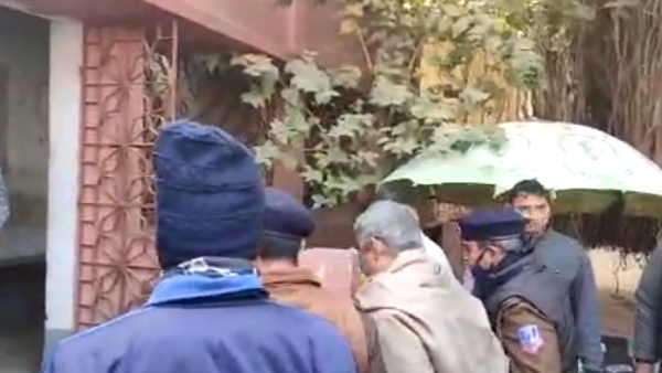 অনুব্রতকে দেখার ভিড়