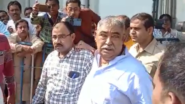 এলাহি আয়োজনে মধ্যাহ্ন ভোজন