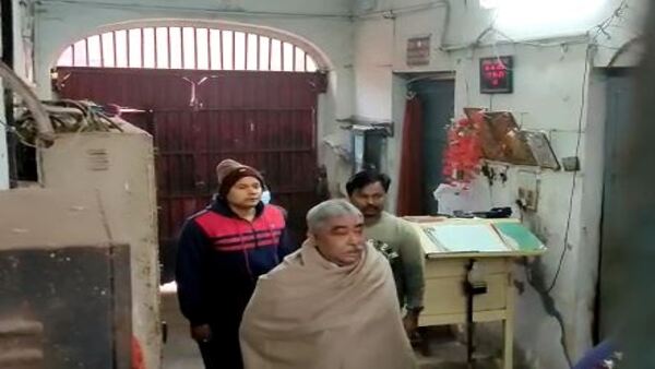 দুবরাজপুর আদালতে অনুব্রত মণ্ডল দুবরাজপুর আদালতে অনুব্রত মণ্ডল