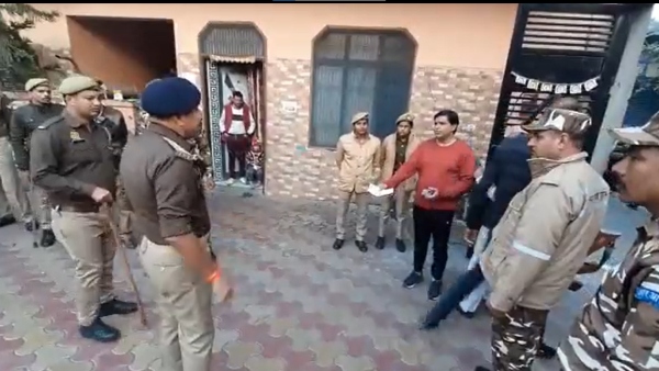 বুথেই টাকা বিলি