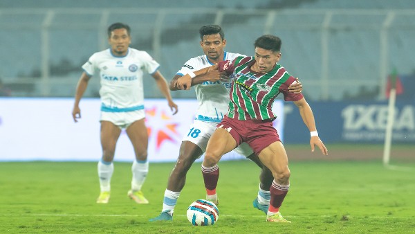 ATK Mohun Bagan: শেষ মুহূর্তের পেনাল্টি গোলে জামশেদপুরের বিরুদ্ধে কষ্টার্জিত জয় সবুজ-মেরুনের ATK Mohun Bagan: শেষ মুহূর্তের পেনাল্টি গোলে জামশেদপুরের বিরুদ্ধে কষ্টার্জিত জয় সবুজ-মেরুনের
