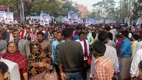 হাসিনার পদত্যাগ দাবি, সরকার-বিরোধী অবস্থানে উত্তাল বাংলাদেশ