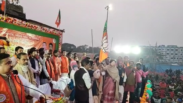 বিজেপির পতাকা তুলে নিলেন তৃণমূলের বিপ্লব