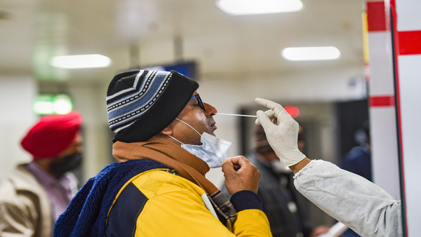 নজরদারিতে ফাঁক রয়েছে নজরদারিতে ফাঁক রয়েছে
