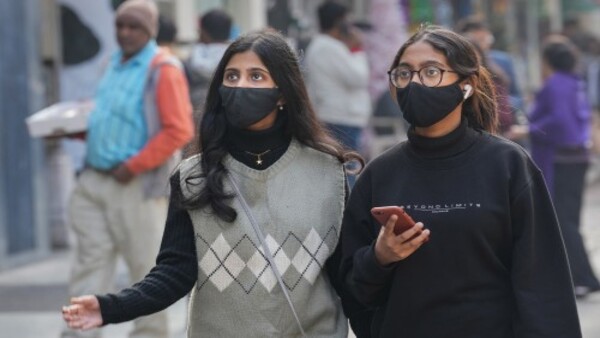 বাইরে বেরোলেই মাস্ক পরুন