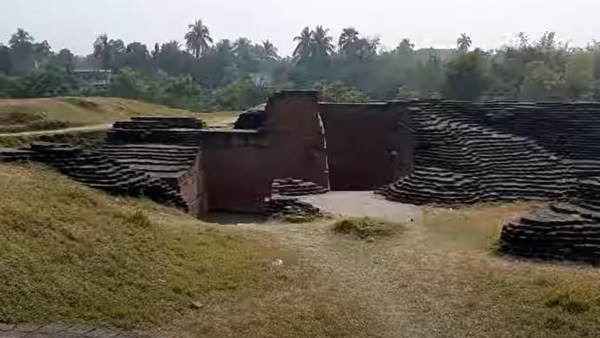কী এই বল্লাল ঢিবি