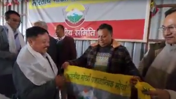 হামরো পার্টি চমক দেখালেও ব্যাকফুটে