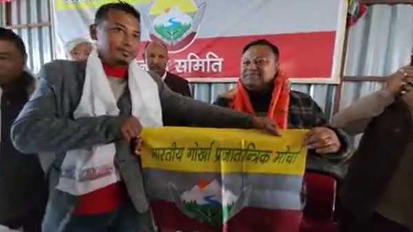 ২২ বছর পর নির্বাচনের আগে পাল্লাভারী অনীতের