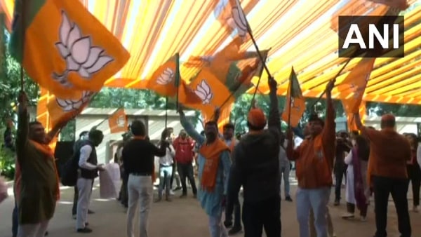 বিপুল ভোটে জয় ভূপেন্দ্র প্যাটেলের বিপুল ভোটে জয় ভূপেন্দ্র প্যাটেলের