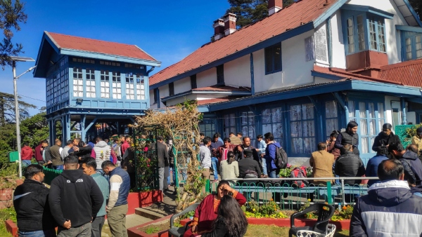হিমাচলে ঐতিহ্য অনুসরণ হিমাচলে ঐতিহ্য অনুসরণ