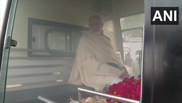 সকাল ৪টের সময় ওঠা এবং নিজে হাতে সব কাজ করা 