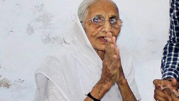 শতবর্ষের জন্মদিন পালন শতবর্ষের জন্মদিন পালন