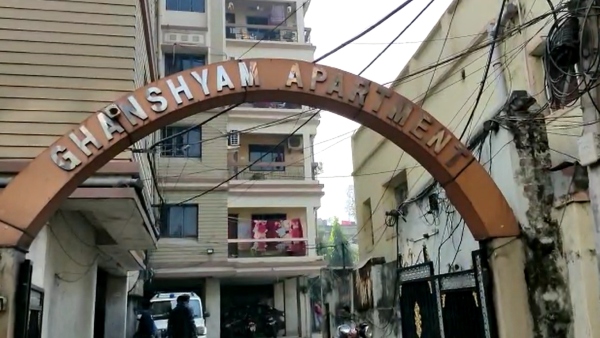 দরজায় তালা দরজায় তালা