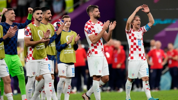 নেশনস লিগ পর্যন্ত খেলা চালিয়ে যেতে চান মদ্রিচ: নেশনস লিগ পর্যন্ত খেলা চালিয়ে যেতে চান মদ্রিচ: