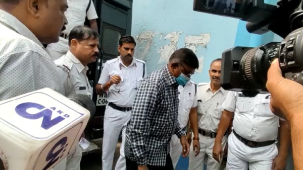 কিংপিন হিসাবেও মানিক ভট্টাচার্যকে উল্লেখ কিংপিন হিসাবেও মানিক ভট্টাচার্যকে উল্লেখ