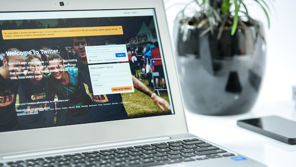 অন্য সোশ্যাল মিডিয়াতেও সমস্যা