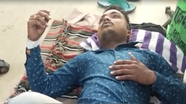 হাসপাতালে প্রতিবাদী হাসপাতালে প্রতিবাদী