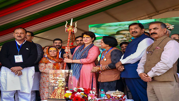 মোদী-শাহের বিজেপিকে পরাস্ত করেছেন প্রতিভা সিং মোদী-শাহের বিজেপিকে পরাস্ত করেছেন প্রতিভা সিং