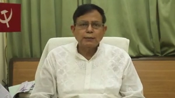 কাজ গুলিয়ে দেওয়া হচ্ছে কাজ গুলিয়ে দেওয়া হচ্ছে