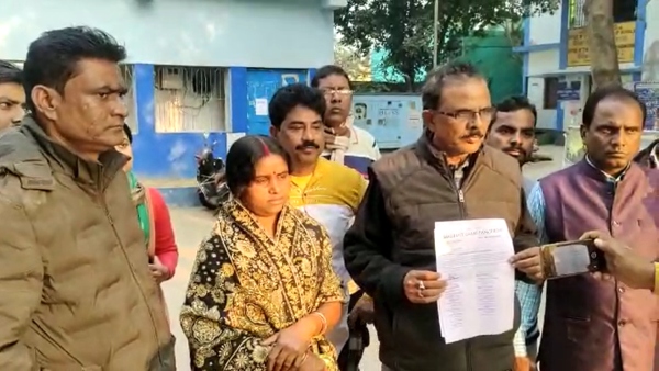 সংবাদমাধ্যমে প্রচার সর্বস্ব পদত্যাগ