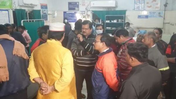  অনুমতি না নিয়েই অনুষ্ঠান