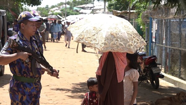 রোহিঙ্গা শিবিরের কাছে র্যাবের বন্দুকযুদ্ধ রোহিঙ্গা শিবিরের কাছে র্যাবের বন্দুকযুদ্ধ