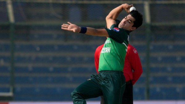 চারটি ম্যাচের মধ্যে দু'টি পাঁচ উইকেট হল: চারটি ম্যাচের মধ্যে দু'টি পাঁচ উইকেট হল: