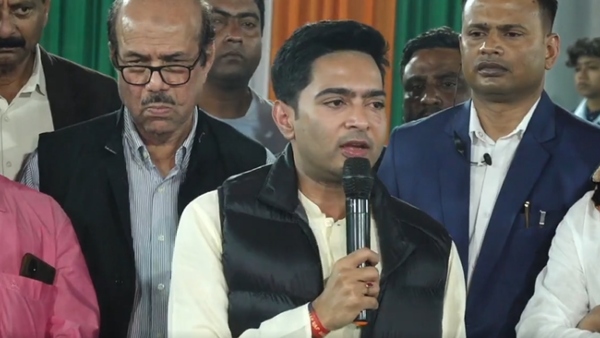 রাজনৈতিকভাবে দেউলিয়া হয়েই সরকারি মঞ্চে দলের স্লোগান রাজনৈতিকভাবে দেউলিয়া হয়েই সরকারি মঞ্চে দলের স্লোগান