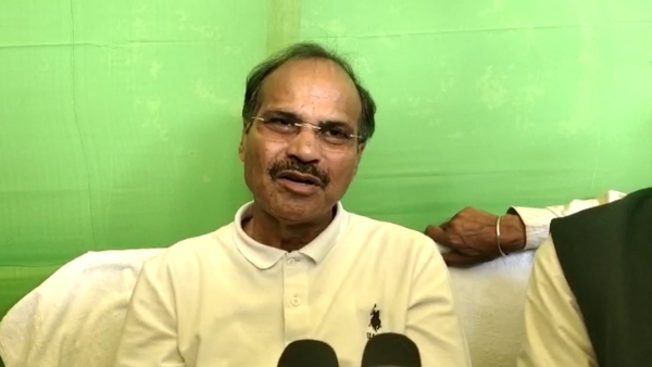 শিল্পী সত্ত্বাই দেবকে সত্যি কথা বলাচ্ছে