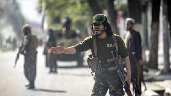 মহিলা সাংসদকে গুলি করে খুন মহিলা সাংসদকে গুলি করে খুন