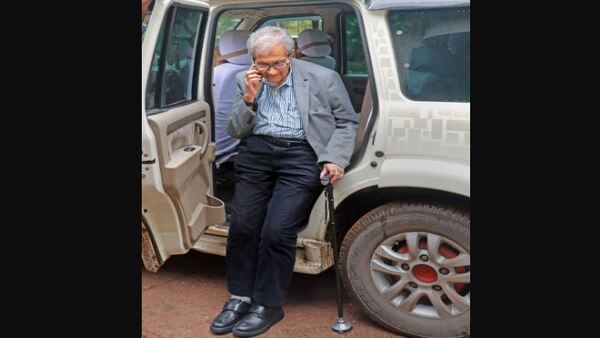 দূরত্ব কমানোর আহ্বান