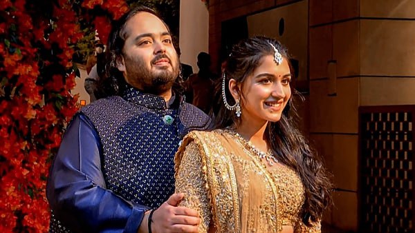 আম্বানি ও রাধিকা মার্চেন্টের মধ্যে দীর্ঘদিনের সম্পর্ক। 