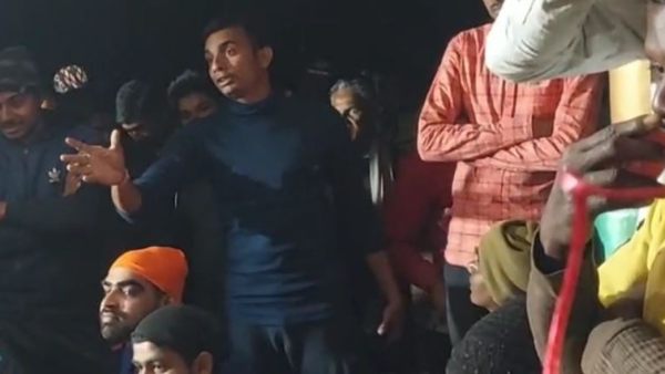  ক্ষুব্ধ সাধারণ মানুষ 