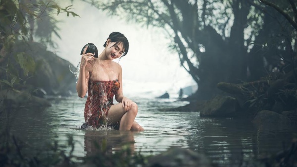 নদীতে স্নান করা শুভ নদীতে স্নান করা শুভ