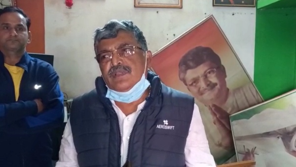 বিরোধীদের লোকজন নেই