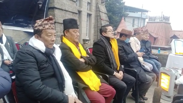 ২২টি দল উপস্থিত গুরুংদের মঞ্চে