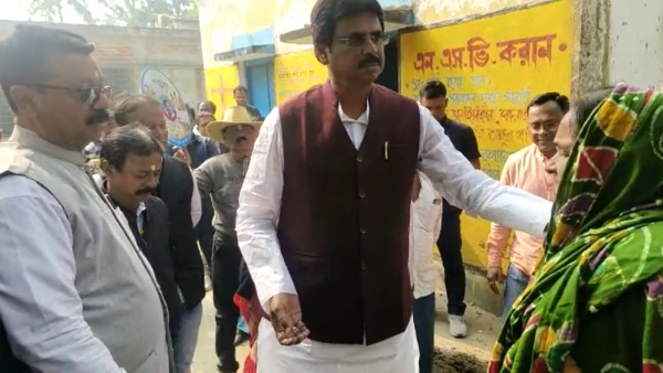 দিদির দূতের কাছে এ কেমন প্রশ্ন!
