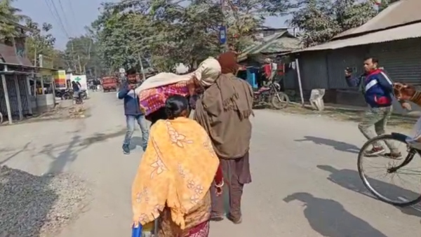 সাহায্যে এগিয়ে আসে স্বেচ্ছাসেবী সংস্থা
