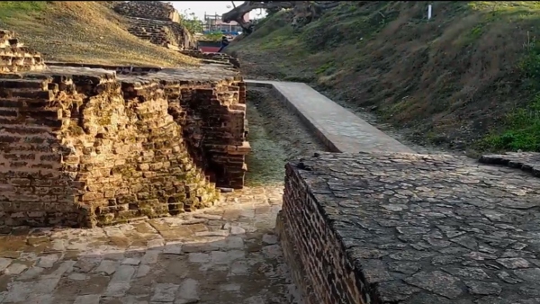 ঘরের কাছেই ইতিহাস